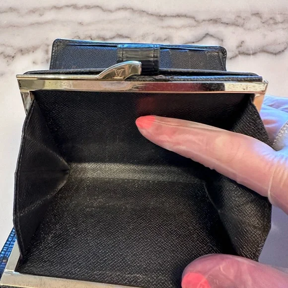 Louis Vuitton Black Epi leather Kisslock Wallet - Picture 5 of 6